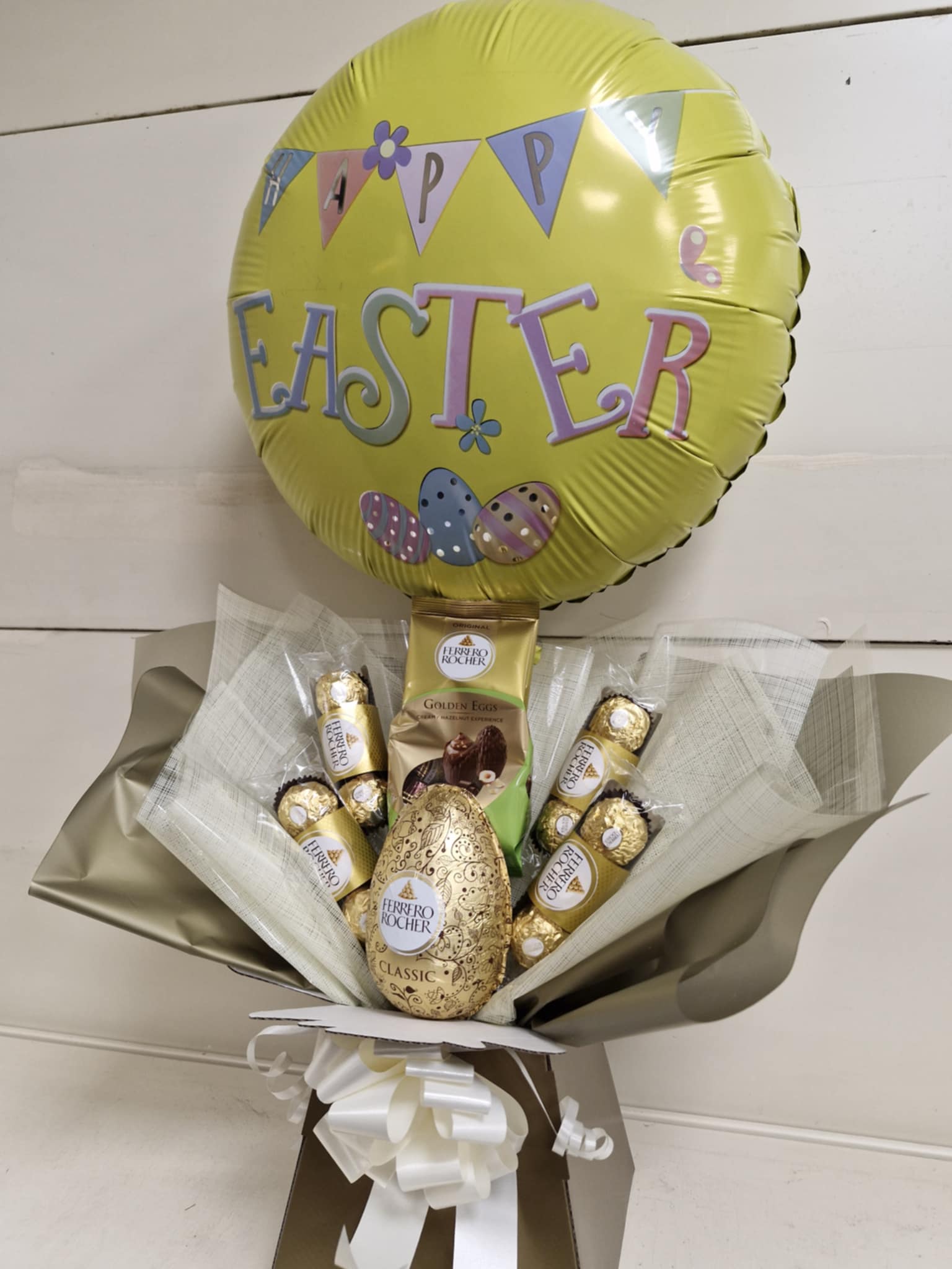 FERRERO ROCHER Easter Egg Chocolate Bouquet with BALLOON